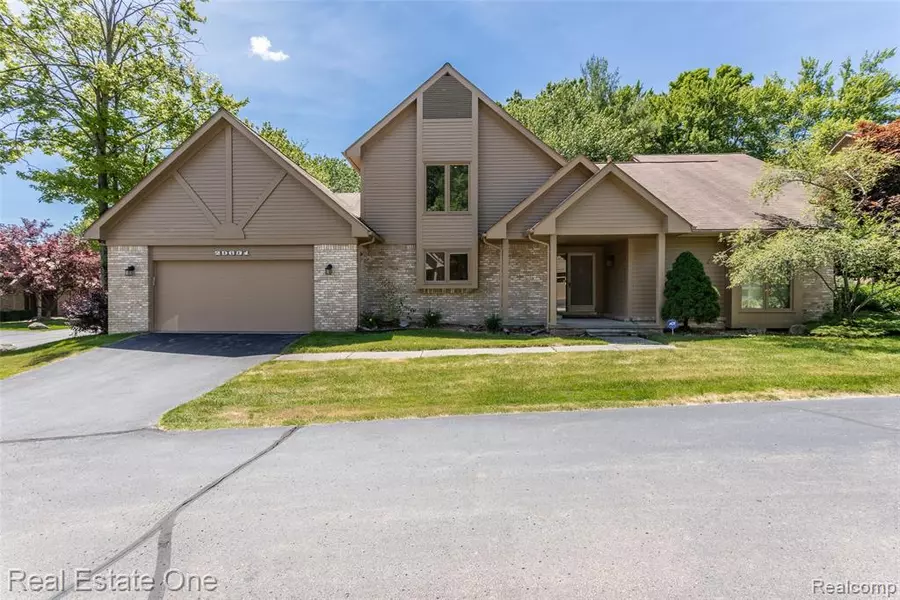 29631 NOVA WOODS Drive, Farmington Hills, MI 48331 1975