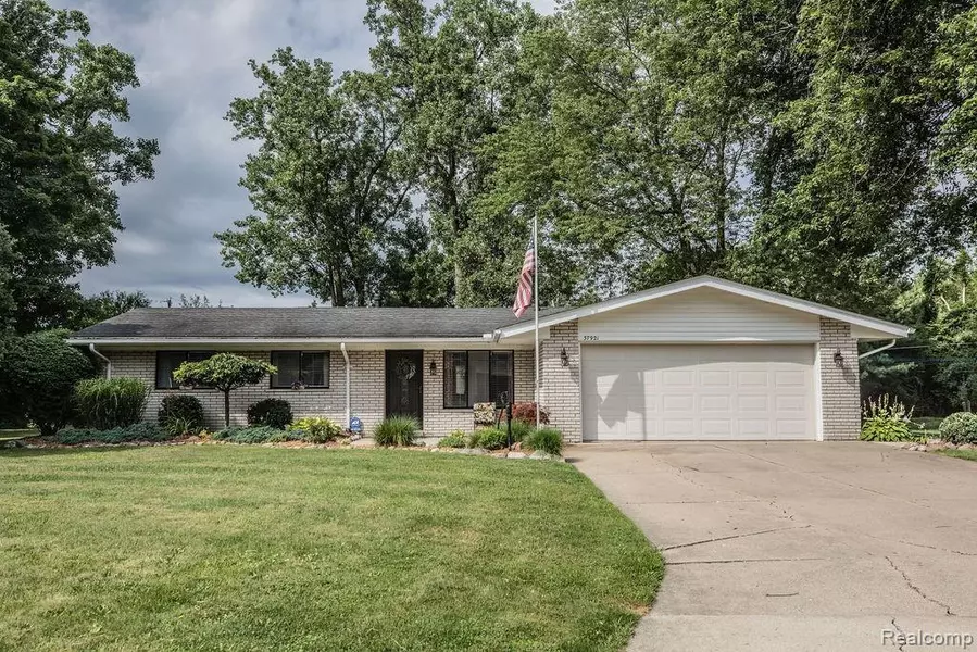 37921 CARSON Street, Farmington Hills, MI 48331 3713