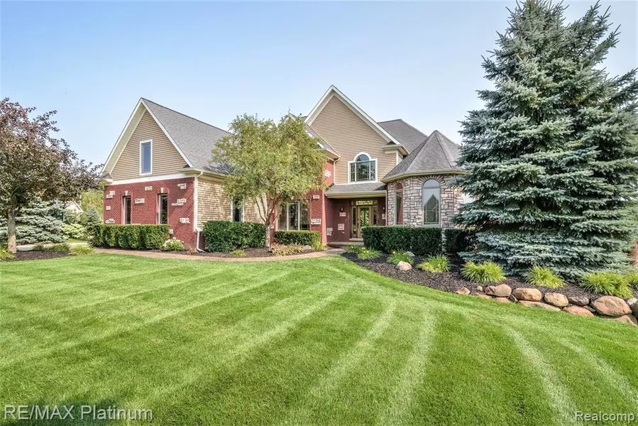 8885 BRIDLEWOOD Trail, Howell, MI 48843 7395