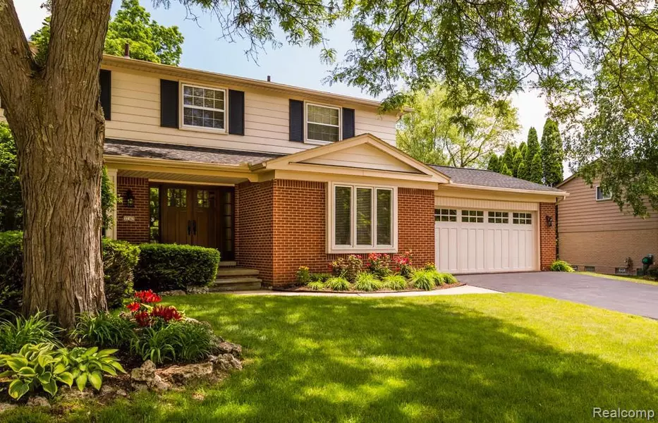 32362 OLDE FRANKLIN Drive, Farmington Hills, MI 48334 1738