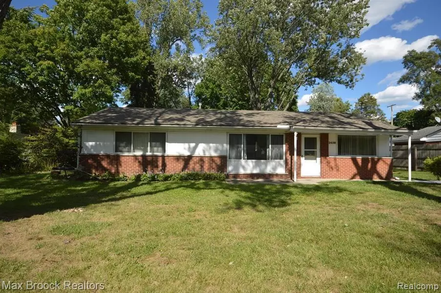 2458 EMPIRE Drive, West Bloomfield, MI 48324