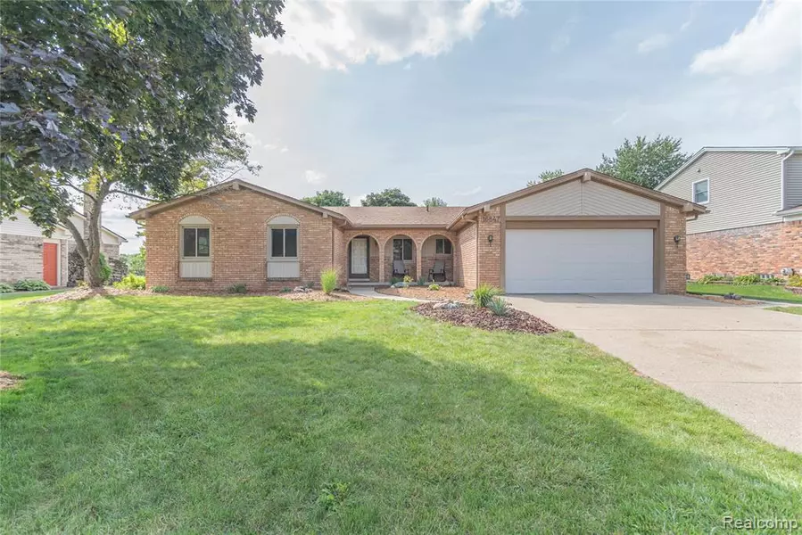 16847 DUNSWOOD Road, Northville, MI 48168 2357