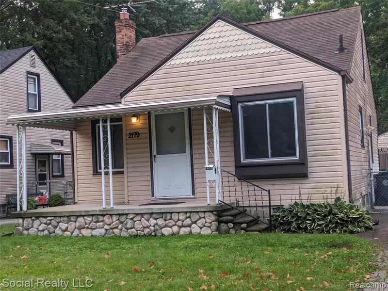 2179 E EIGHT MILE Street, Grosse Pointe Woods, MI 48236