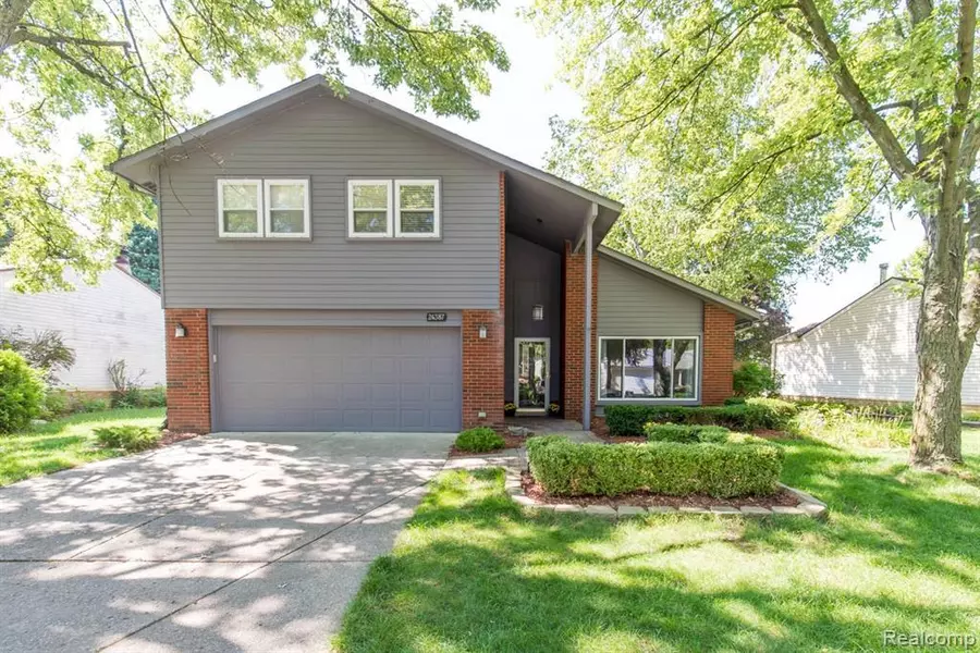 24387 KNOLLWOOD Street, Novi, MI 48375 2633