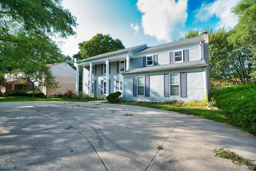 5078 FORESTDALE Drive, West Bloomfield, MI 48322 2038