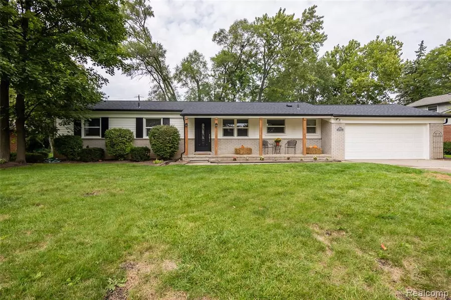 32230 RED CLOVER Road, Farmington Hills, MI 48334 3553