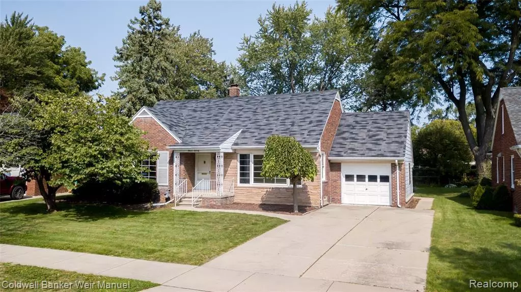 1170 ELFORD Court, Grosse Pointe Woods, MI 48236 2347