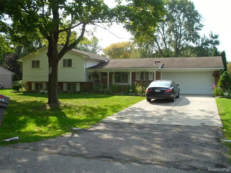 32467 NESTLEWOOD Street, Farmington Hills, MI 48334 2741