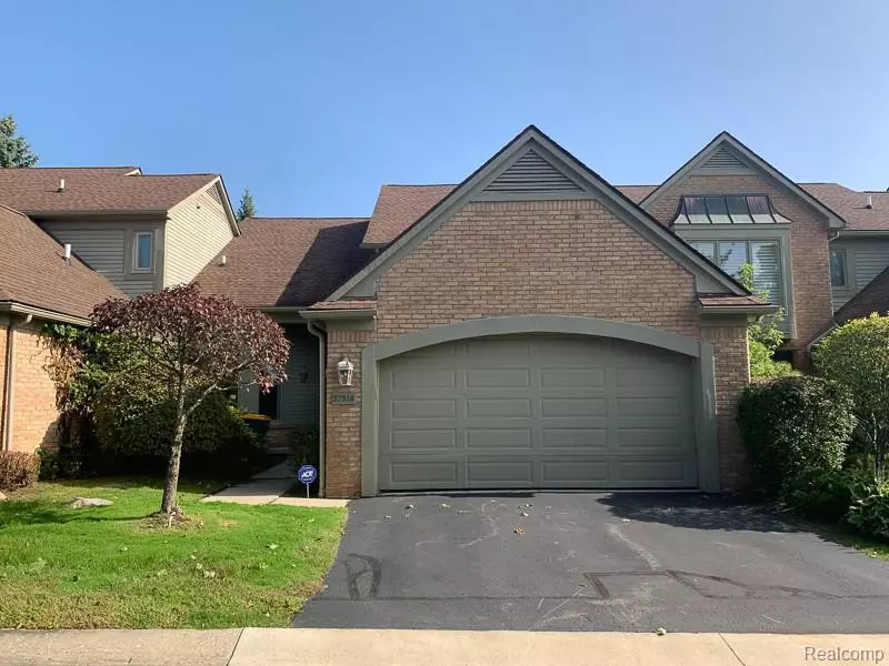 37518 LEGENDS TRAIL Drive, Farmington Hills, MI 48331 1161