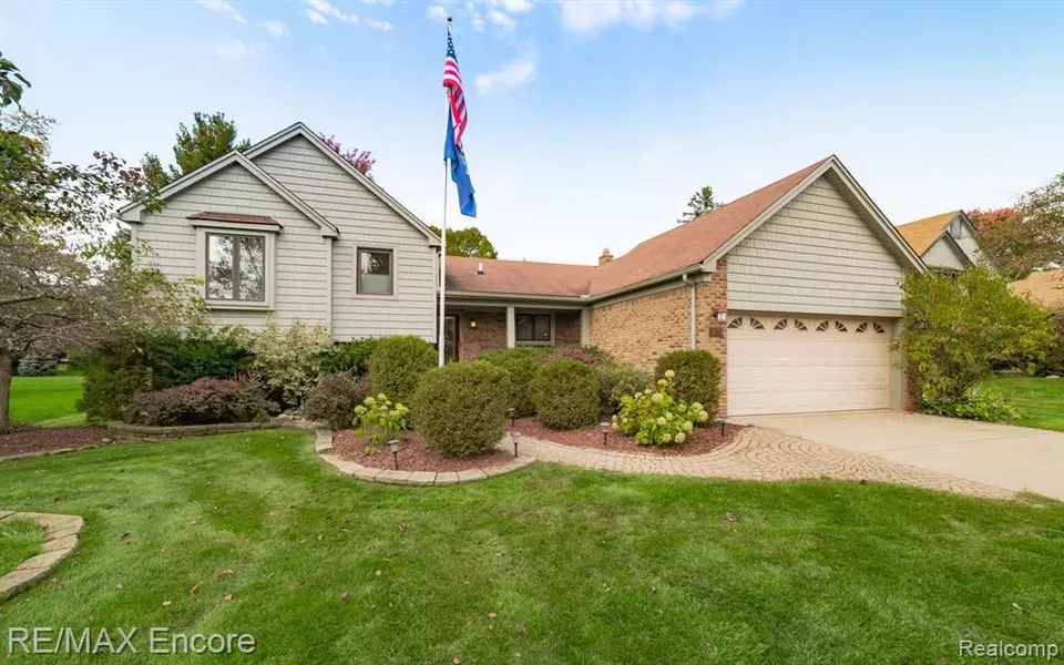 2036 CUMBERLAND Road, Rochester Hills, MI 48307 3702