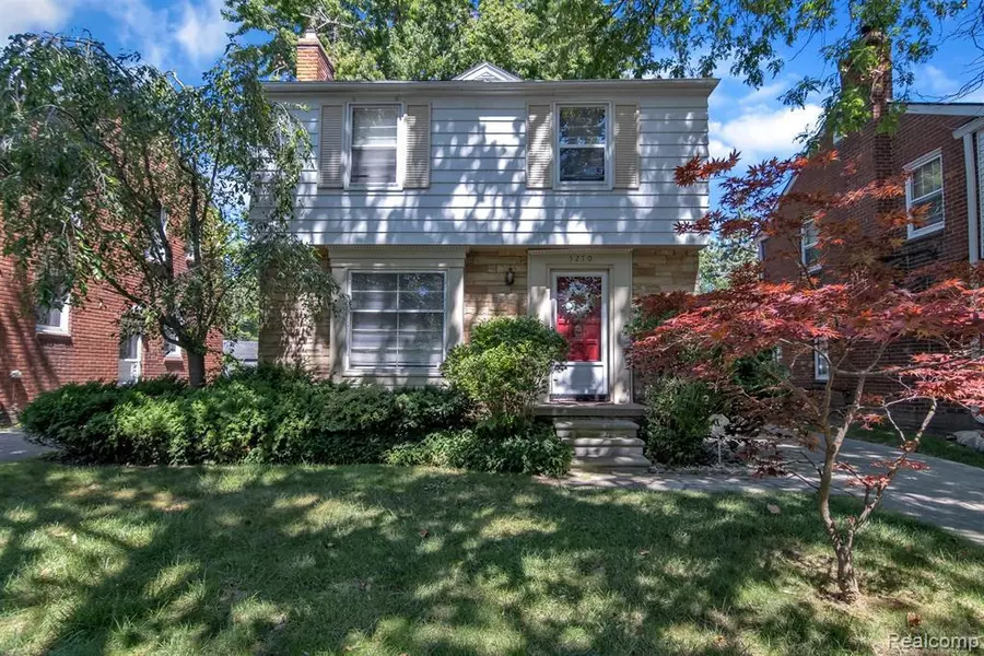 5270 LANNOO Street, Grosse Pointe, MI 48236 2138