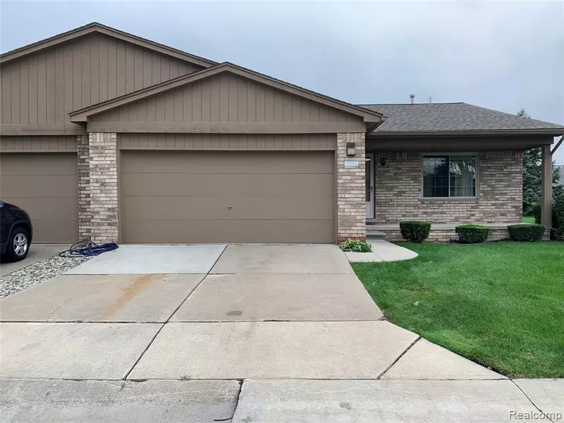 17210 ALBA, Clinton Township, MI 48038 2002