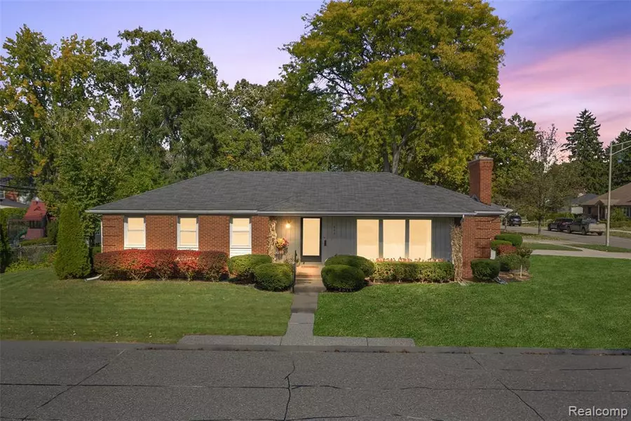 844 FAIRFORD Road, Grosse Pointe Woods, MI 48236 2447