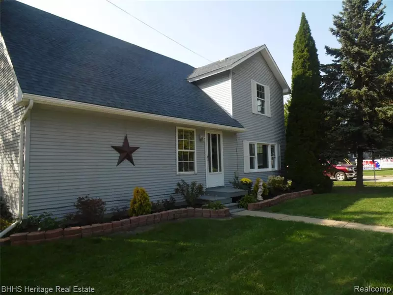 404 S GRAND Avenue, Fowlerville, MI 48836 9800