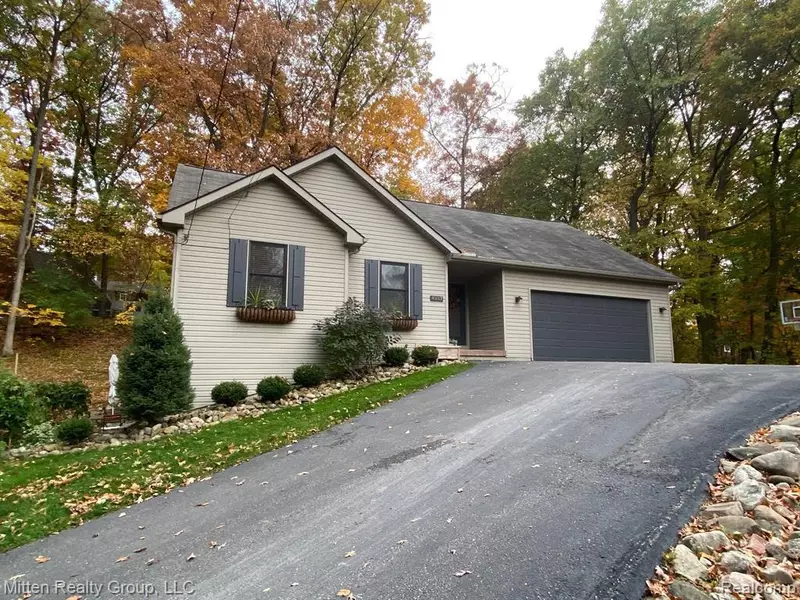 4967 CLEARVIEW Drive, Clarkston, MI 48348 3932