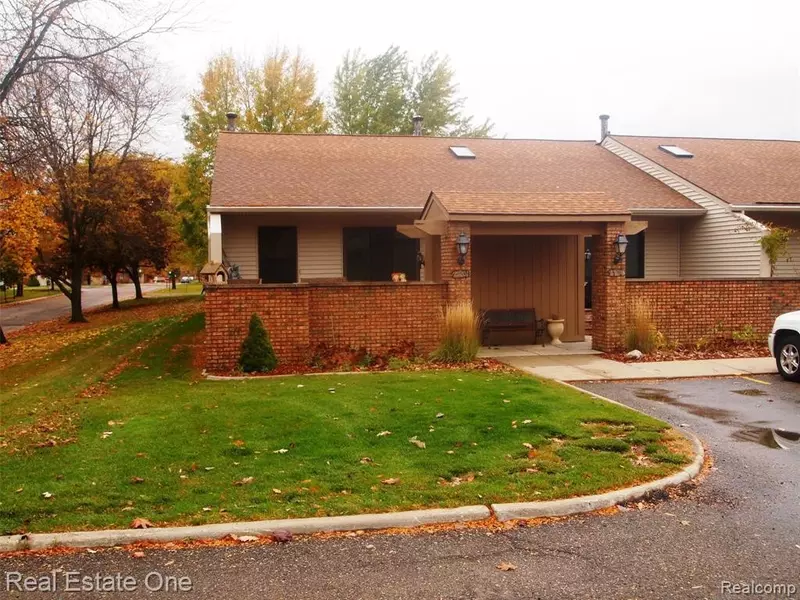 25103 Hamilton Court, South Lyon, MI 48178