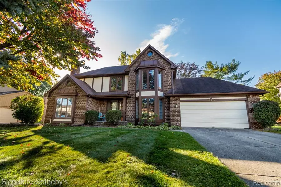 25511 RANCHWOOD Drive, Farmington Hills, MI 48335 1163