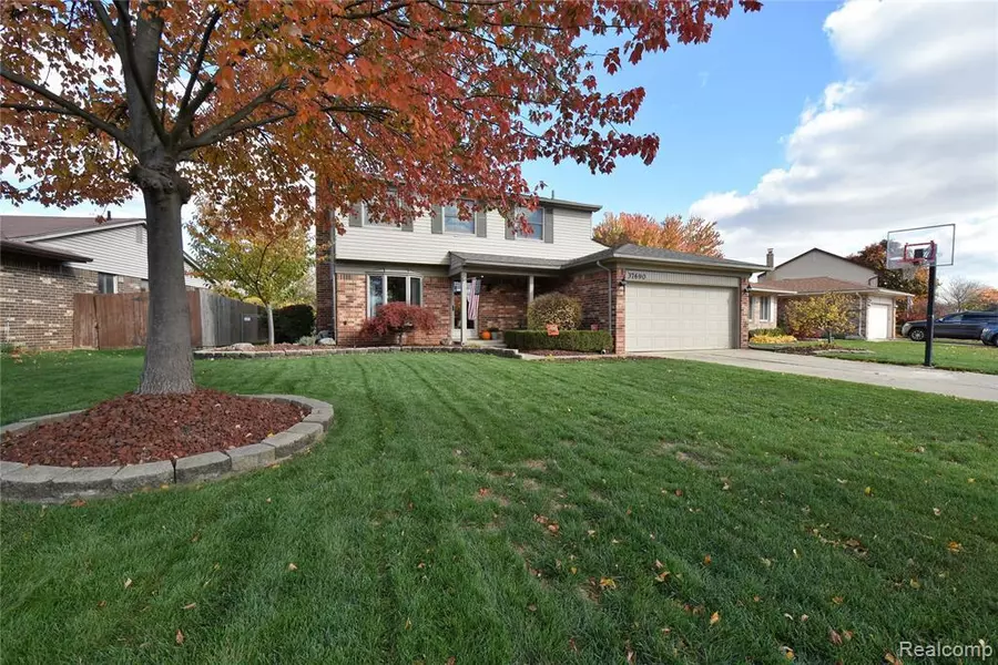 37690 STREAMVIEW Drive, Sterling Heights, MI 48312 2542