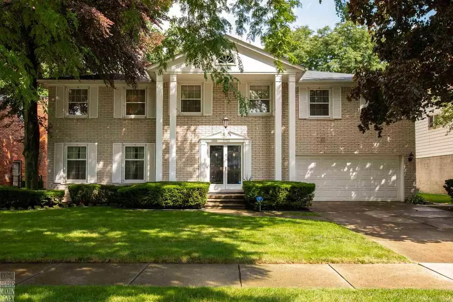 21500 Van K, Grosse Pointe Woods, MI 48236