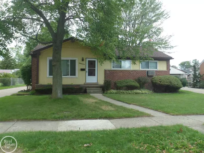 31325 Lyons, Warren, MI 48092