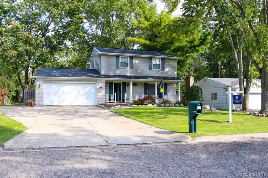 8387 Belle Bluff, Grand Blanc, MI 48439