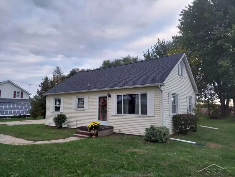 10490 Garfield Road, Freeland, MI 48623