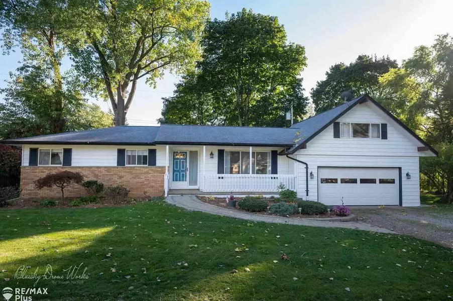 5045 Westcombe, West Bloomfield, MI 48324