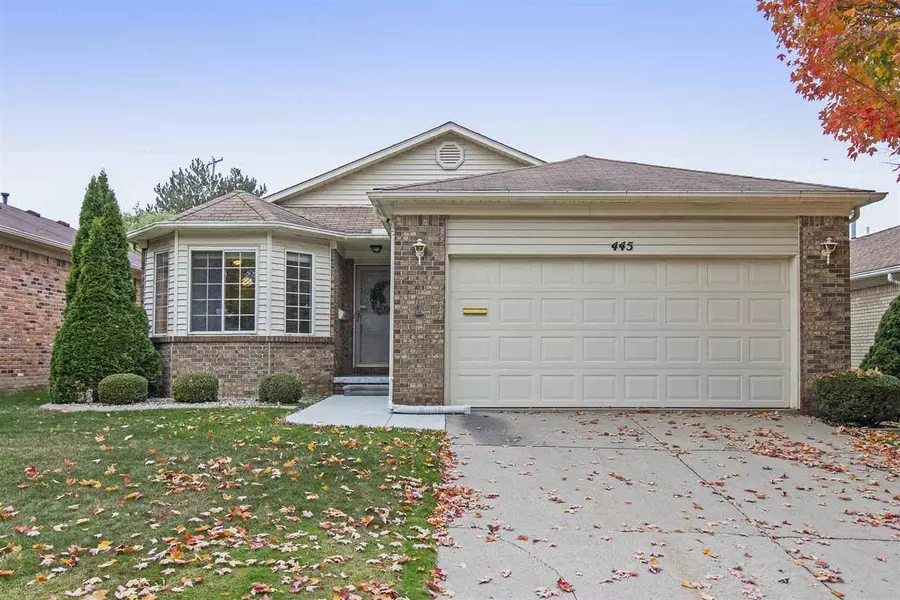 445 Sandehurst, Grand Blanc, MI 48439