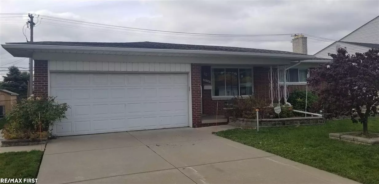 33147 Chatsworth, Sterling Heights, MI 48312