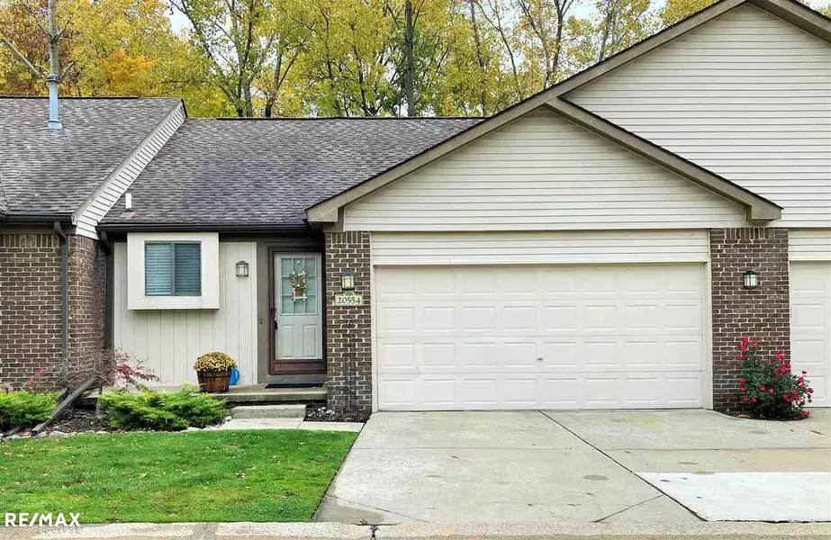 20554 Longwood, Clinton Township, MI 48038