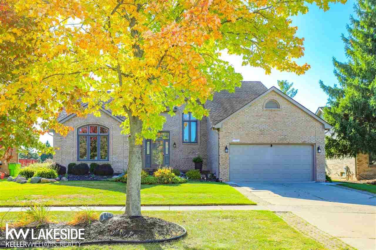 16354 Howard Dr,  Macomb Twp,  MI 48042