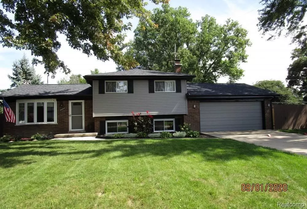 Harrison Twp, MI 48045 1736,39404 CLOVERLEAF Street