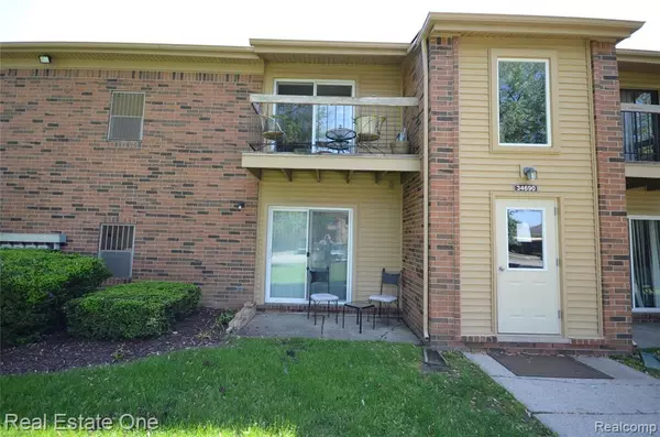 Fraser, MI 48026-,34690 W CLARKSON DR UNIT #26