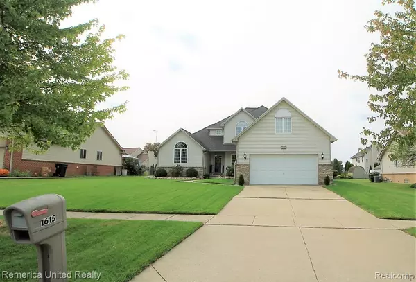 1615 OAK SQUIRE Lane, Howell, MI 48855