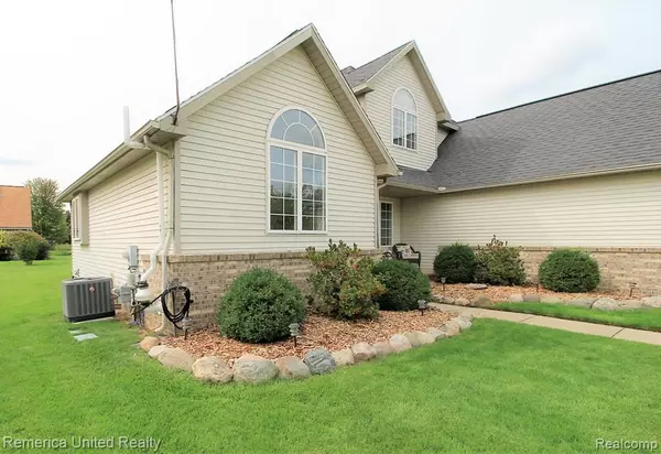 Howell, MI 48855,1615 OAK SQUIRE Lane