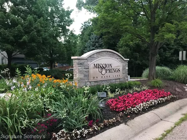 West Bloomfield, MI 48324 1395,6131 MISSION Drive