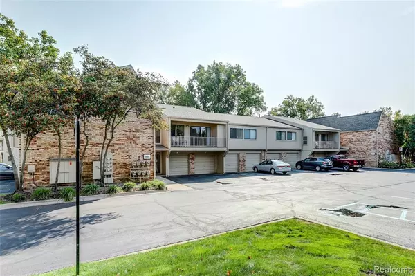 3885 LONE PINE RD APT 302, West Bloomfield, MI 48323 2936