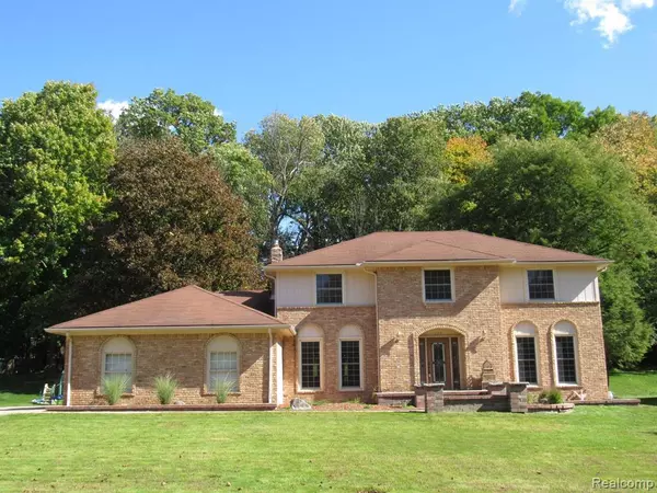 377 TANGLEWOOD, Rochester Hills, MI 48309 2222