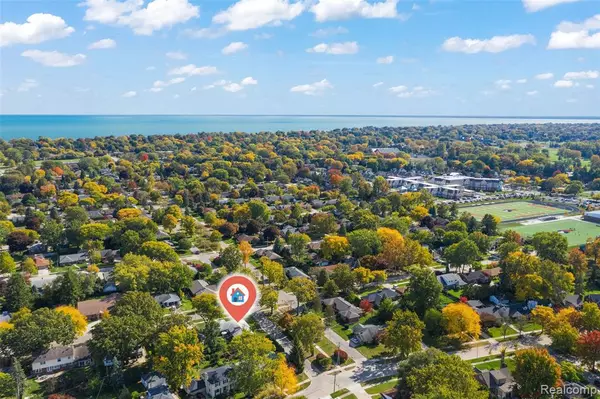 Grosse Pointe Woods, MI 48236 2447,844 FAIRFORD Road