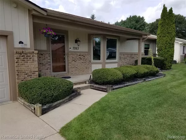 3263 KENICOTT Drive, Commerce Twp, MI 48390 1679