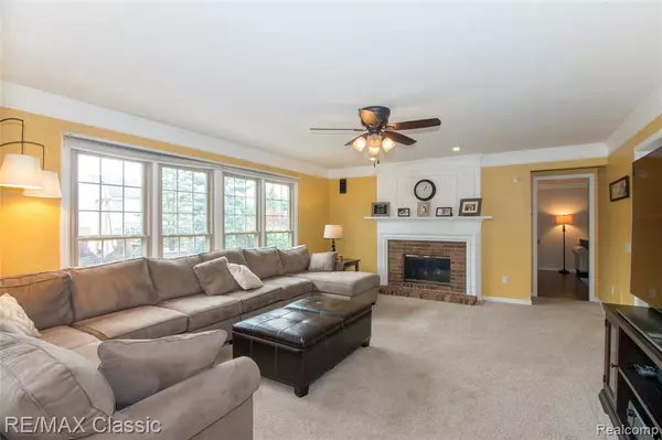 Novi, MI 48375 3860,45196 COURTVIEW Trail