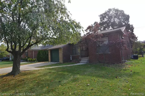 Grosse Pointe Woods, MI 48236 1477,1063 ANITA Avenue