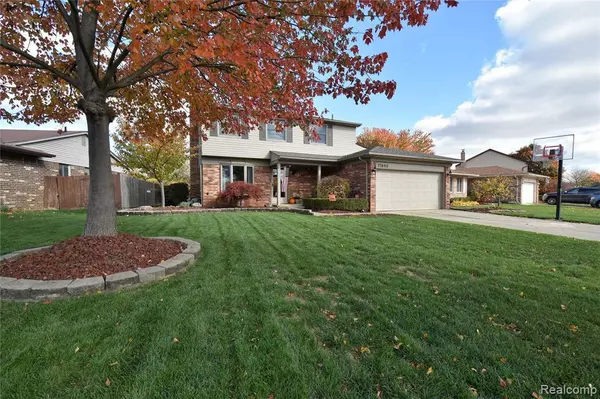 37690 STREAMVIEW Drive, Sterling Heights, MI 48312 2542