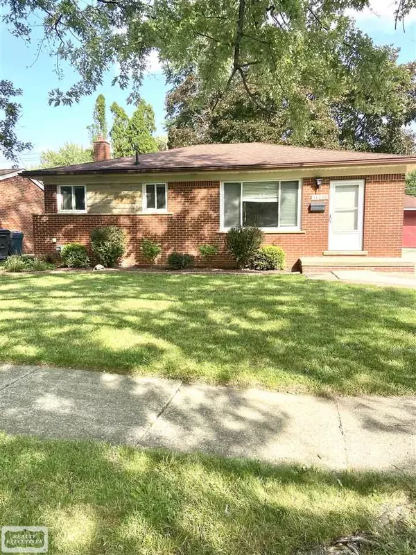 35838 Larchwood St, Clinton Township, MI 48035