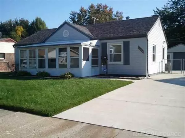 26414 Arlington, Roseville, MI 48066