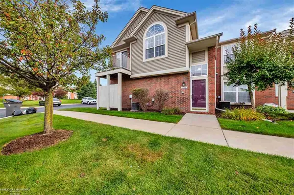 15414 Cornell Dr, Clinton Township, MI 48038