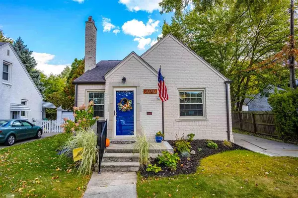 Grosse Pointe Woods, MI 48236,20718 Charlevoix