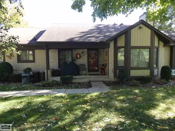 20433 Villa Grande, Clinton Township, MI 48038