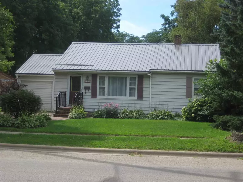 225 W Oshkosh St, Ripon, WI 54971