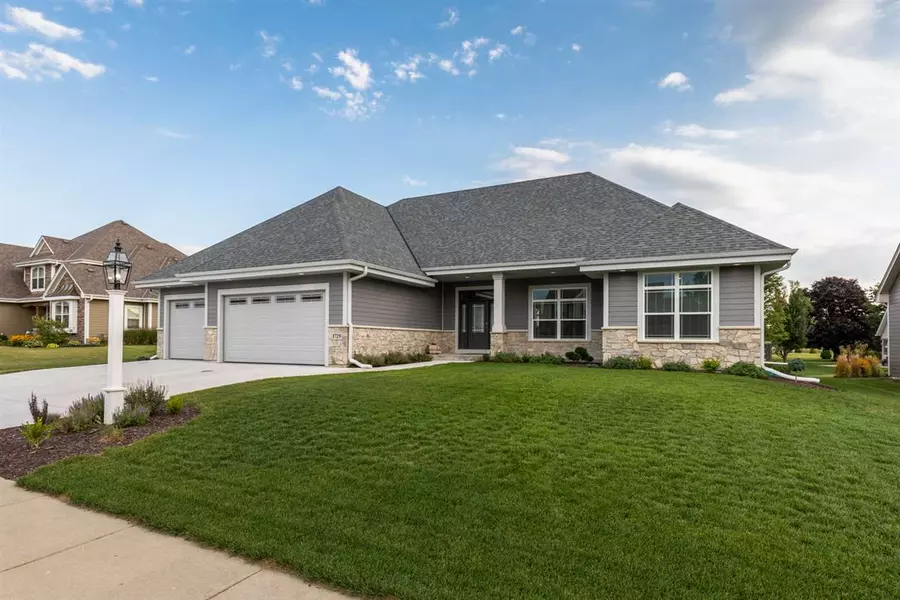 1729 Moccasin Tr, Waukesha, WI 53189